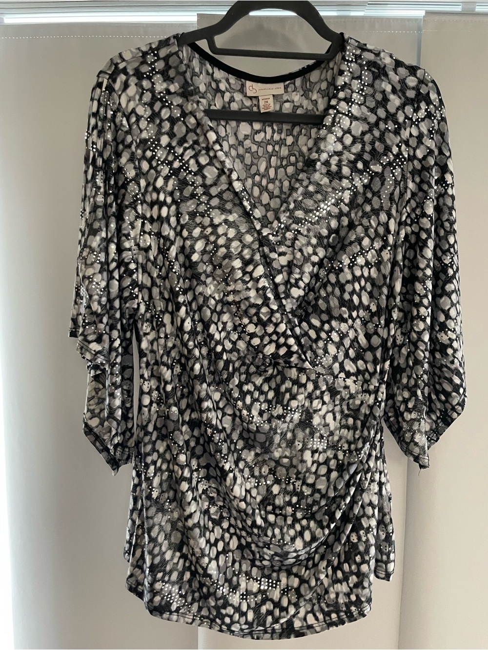 Chaus Black & White Printed Drape V-Neck Top